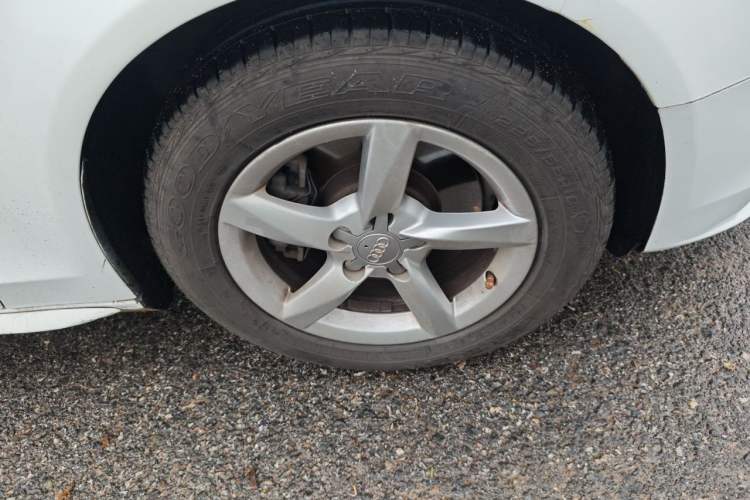 Used Audi A4L 2015 35 TFSI Automatic Standard Model Right Front Wheel Hub
