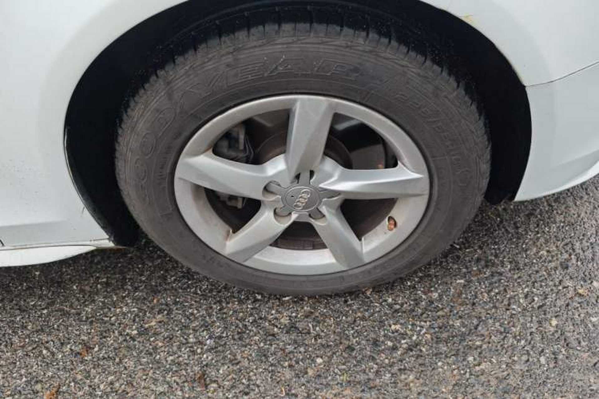 Used Audi A4L 2015 35 TFSI Automatic Standard Model Right Front Wheel Hub