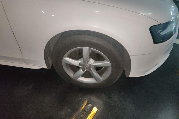 Used Audi A4L 2015 35 TFSI Automatic Standard Model Right Front Wheel Hub