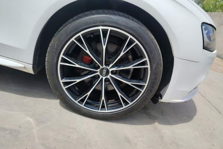 Used Audi A4L 2015 30 TFSI Automatic Comfort Model Right Front Wheel Hub