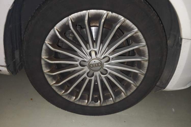 Used Audi A4L 2015 35 TFSI Automatic Comfort Model Right Front Wheel Hub