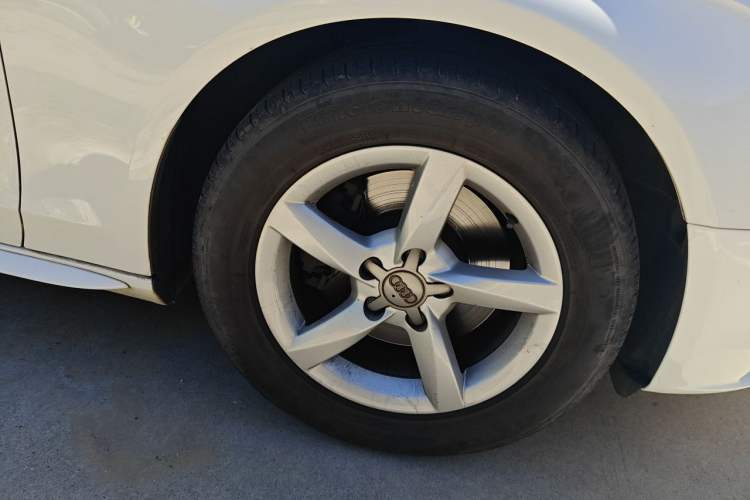 Used Audi A4L 2015 35 TFSI Automatic Standard Model Right Front Wheel Hub