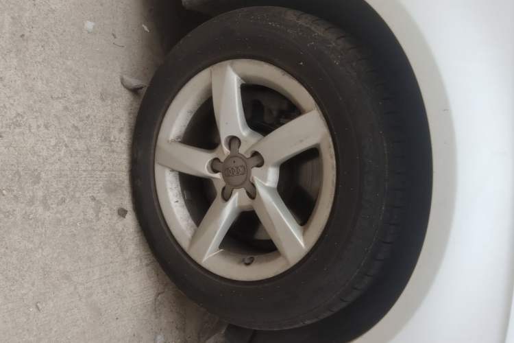 Used Audi A4L 2015 30 TFSI Automatic Comfort Model Right Front Wheel Hub