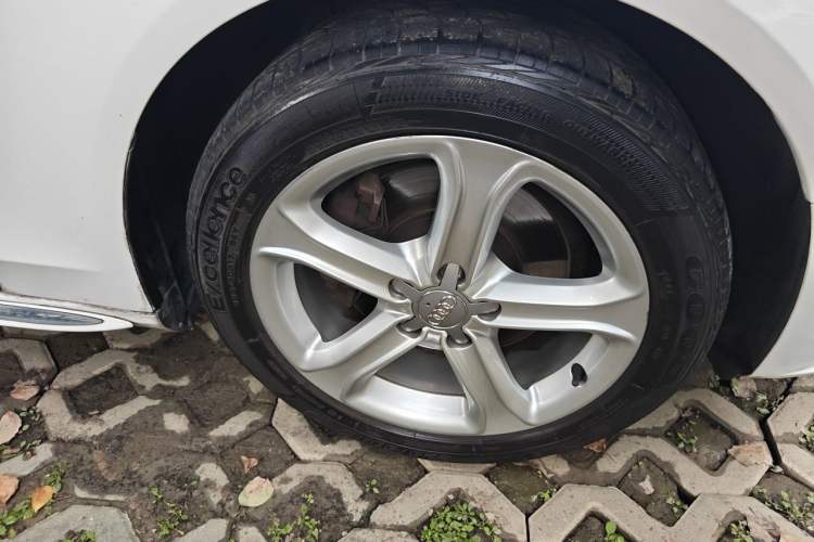 Used Audi A4L 2015 35 TFSI Automatic Standard Model Right Front Wheel Hub