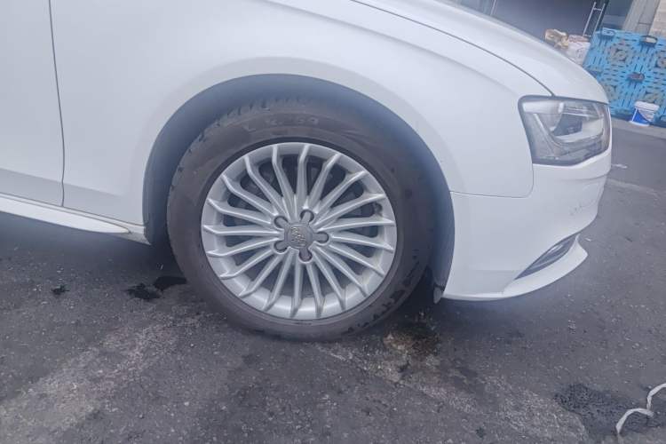 Used Audi A4L 2015 35 TFSI Automatic Comfort Model Right Front Wheel Hub