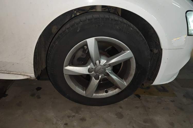 Used Audi A4L  Right Front Wheel Hub