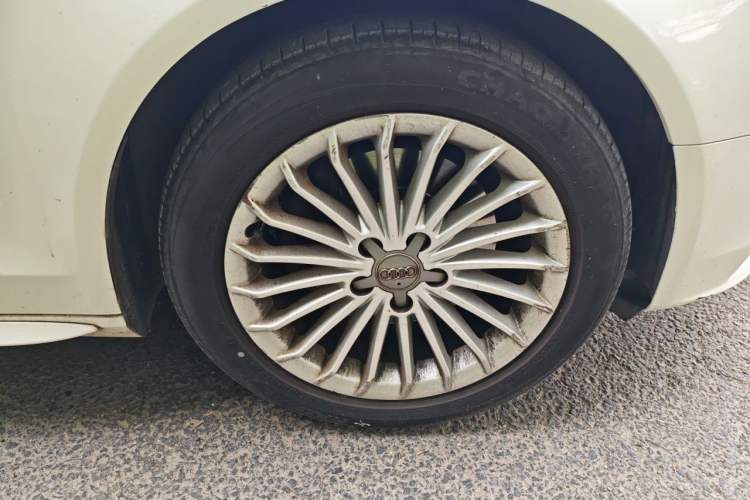 Used Audi A4L 2015 35 TFSI Automatic Comfort Model Right Front Wheel Hub