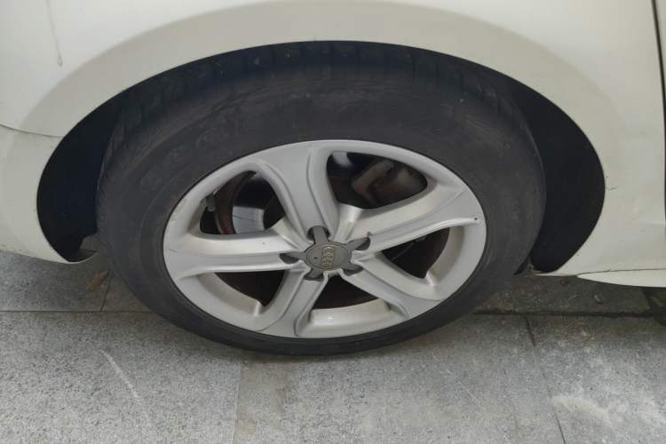 Used Audi A4L 2015 45 TFSI quattro Individual Sport Edition Right Front Wheel Hub