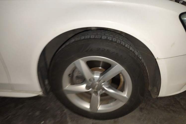 Used Audi A4L 2015 35 TFSI Automatic Standard Model Right Front Wheel Hub