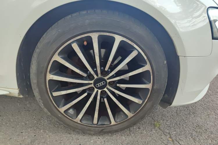 Used Audi A4L 2015 35 TFSI Automatic Standard Model Right Front Wheel Hub