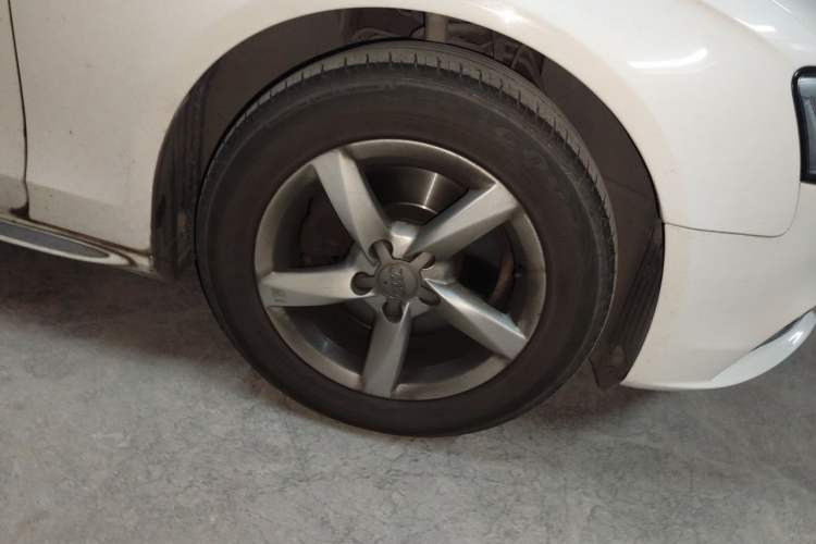 Used Audi A4L 2015 35 TFSI Automatic Standard Model Right Front Wheel Hub