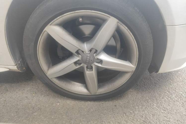 Used Audi A4L 2015 35 TFSI Automatic Standard Model Right Front Wheel Hub