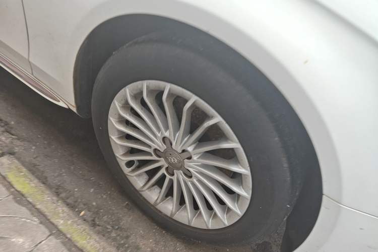 Used Audi A4L 2015 35 TFSI Automatic Comfort Model Right Front Wheel Hub