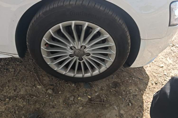 Used Audi A4L 2015 35 TFSI Automatic Comfort Model Right Front Wheel Hub