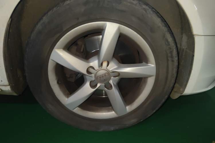Used Audi A4L 2015 30 TFSI Automatic Comfort Model Right Front Wheel Hub