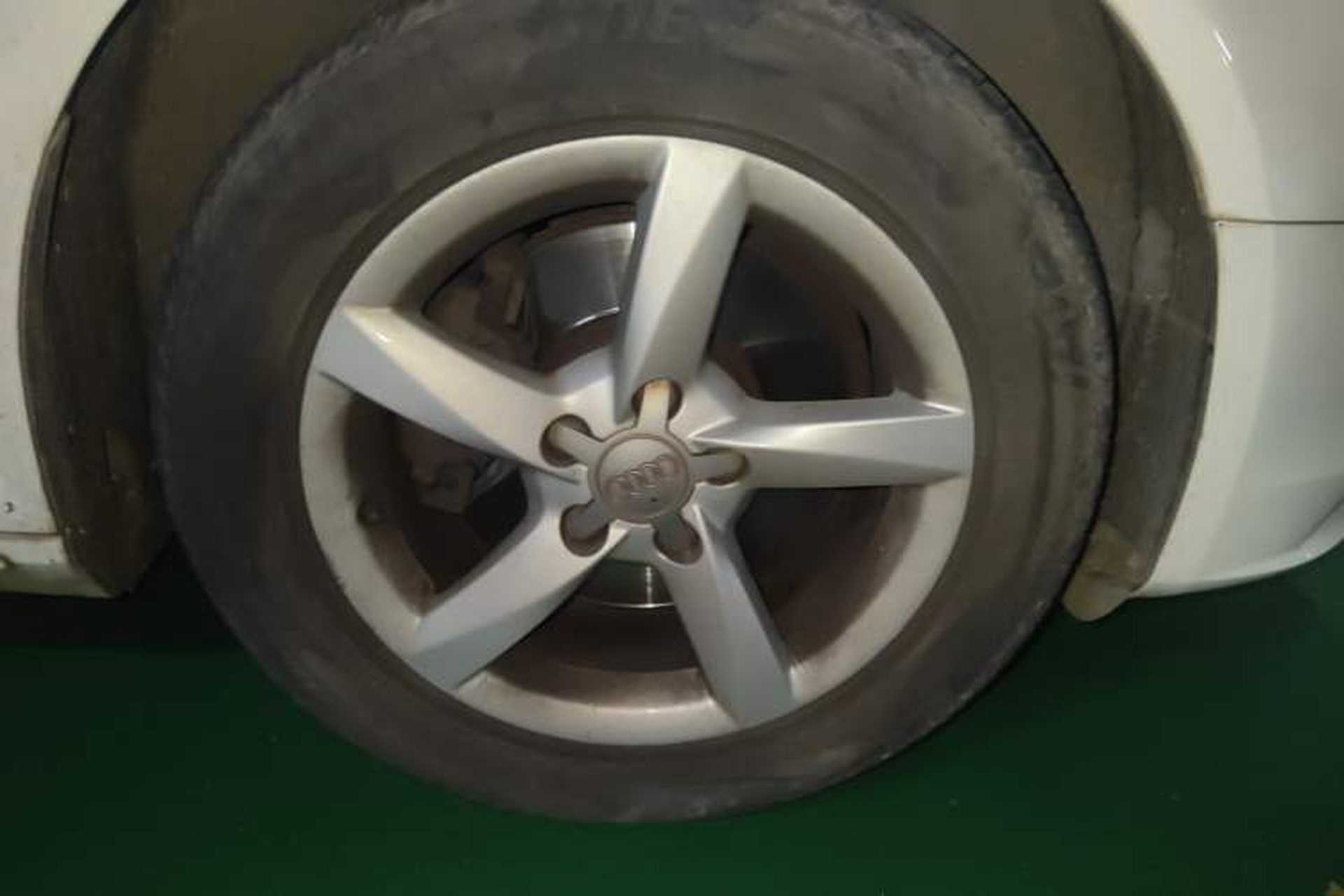 Used Audi A4L 2015 30 TFSI Automatic Comfort Model Right Front Wheel Hub