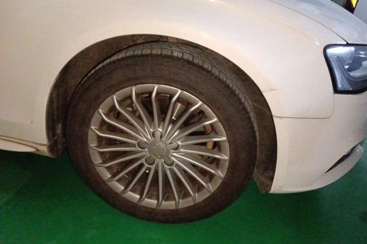 Used Audi A4L 2015 35 TFSI Automatic Comfort Model Right Front Wheel Hub