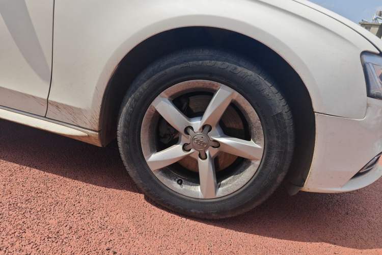 Used Audi A4L 2015 35 TFSI Automatic Standard Model Right Front Wheel Hub