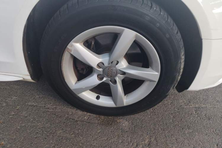 Used Audi A4L 2015 35 TFSI Automatic Standard Model Right Front Wheel Hub