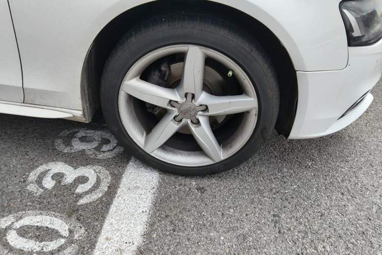 Used Audi A4L 2015 35 TFSI Automatic Standard Model Right Front Wheel Hub