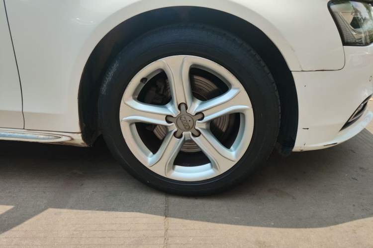 Used Audi A4L 2015 35 TFSI Automatic Standard Model Right Front Wheel Hub