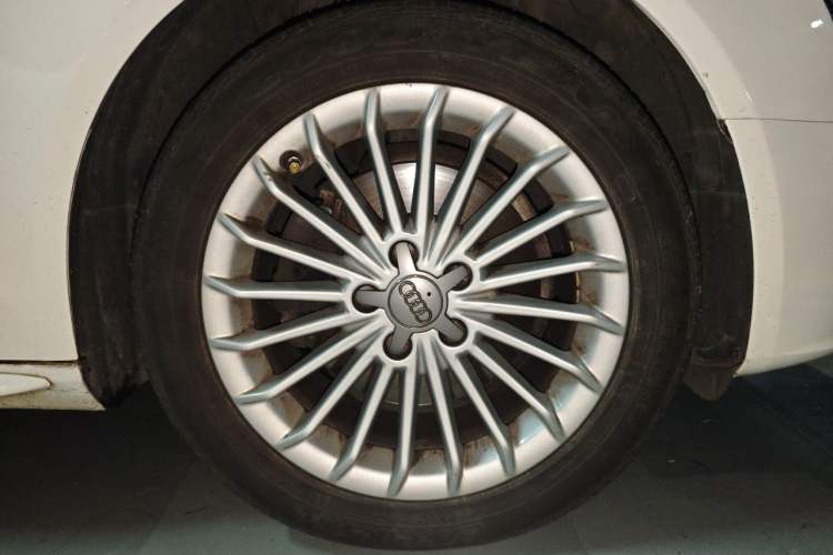 Used Audi A4L 2015 35 TFSI Automatic Comfort Model Right Front Wheel Hub