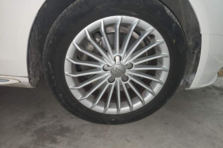 Used Audi A4L 2015 35 TFSI Automatic Technology Model Right Front Wheel Hub
