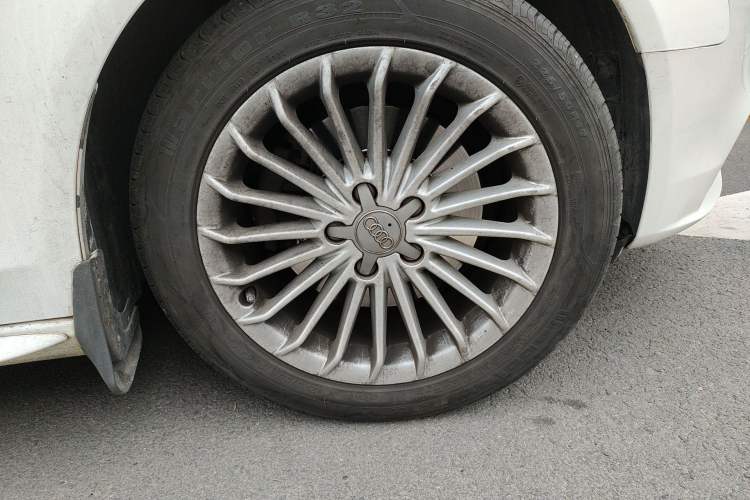 Used Audi A4L 2015 35 TFSI Automatic Comfort Model Right Front Wheel Hub