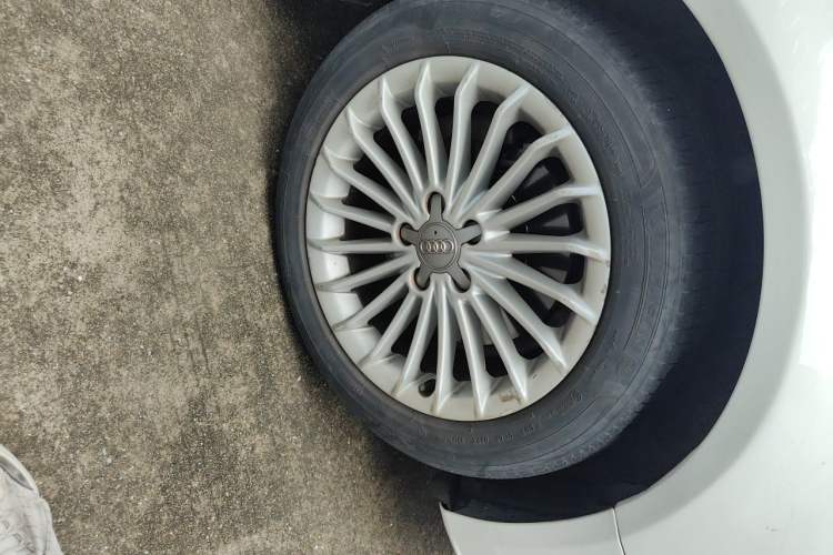 Used Audi A4L 2015 35 TFSI Automatic Comfort Model Right Front Wheel Hub
