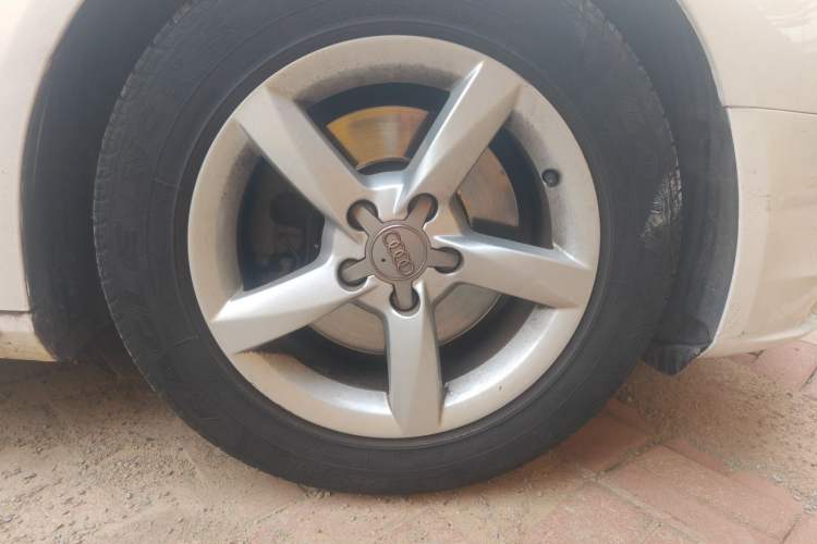 Used Audi A4L 2015 35 TFSI Automatic Standard Model Right Front Wheel Hub