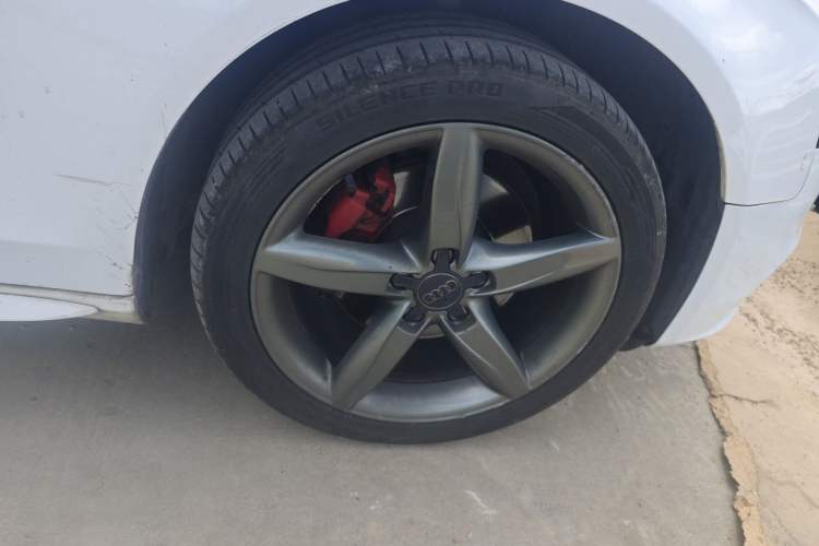 Used Audi A4L 2015 35 TFSI Automatic Standard Model Right Front Wheel Hub