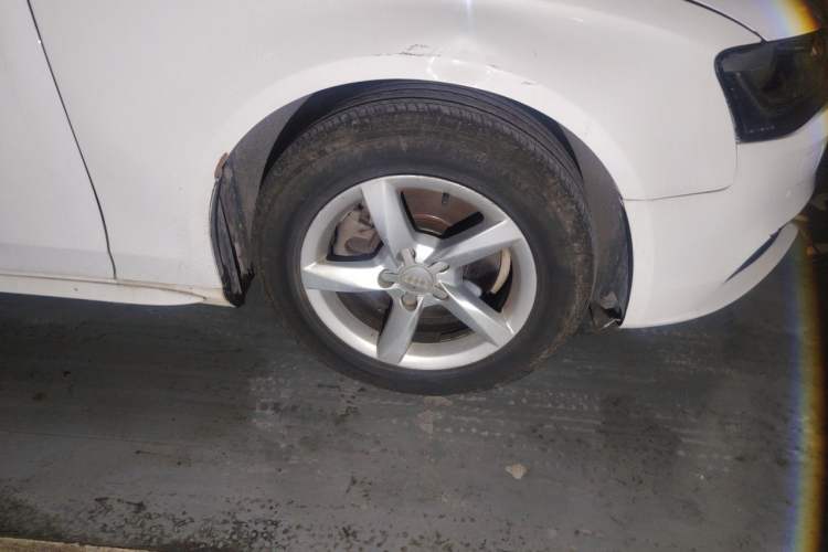 Used Audi A4L 2015 35 TFSI Automatic Standard Model Right Front Wheel Hub