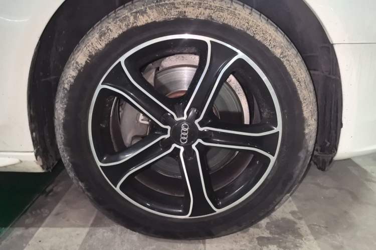 Used Audi A4L 2015 45 TFSI quattro Individual Sport Edition Right Front Wheel Hub