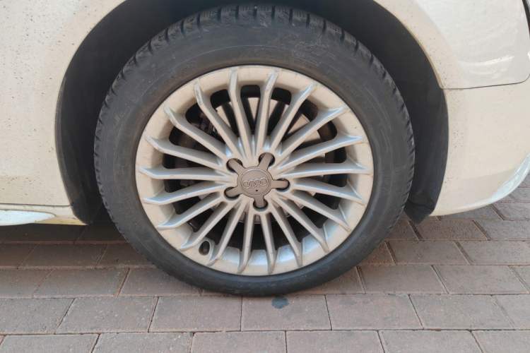 Used Audi A4L 2015 35 TFSI Automatic Comfort Model Right Front Wheel Hub