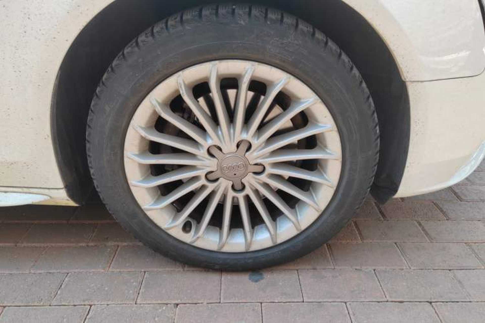 Used Audi A4L 2015 35 TFSI Automatic Comfort Model Right Front Wheel Hub