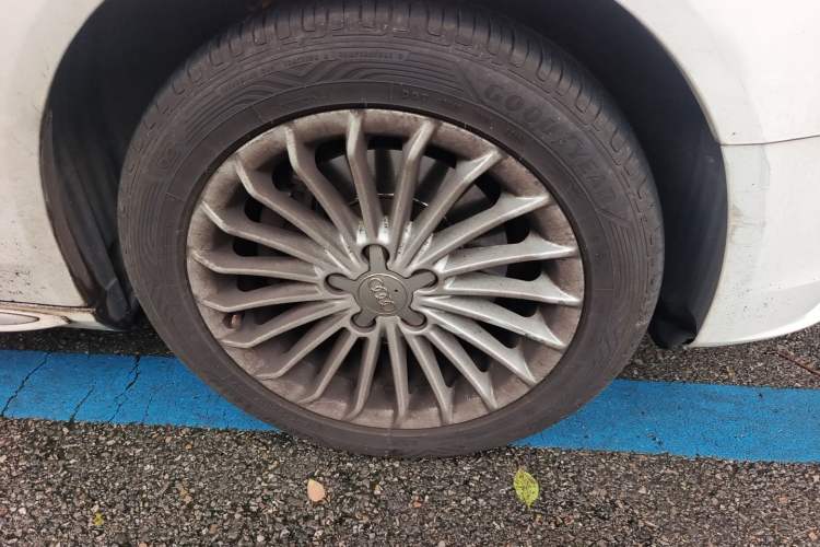 Used Audi A4L 2015 35 TFSI Millionth Anniversary Comfort Edition Right Front Wheel Hub