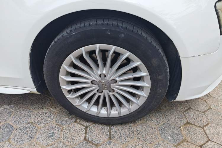 Used Audi A4L 2015 35 TFSI Automatic Standard Model Right Front Wheel Hub