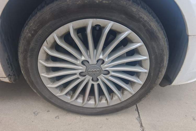 Used Audi A4L 2015 35 TFSI Automatic Comfort Model Right Front Wheel Hub