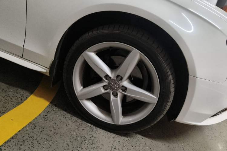 Used Audi A4L 2015 35 TFSI Automatic Standard Model Right Front Wheel Hub