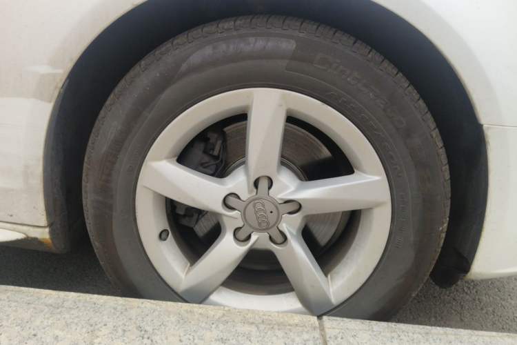 Used Audi A4L 2015 35 TFSI Automatic Standard Model Right Front Wheel Hub