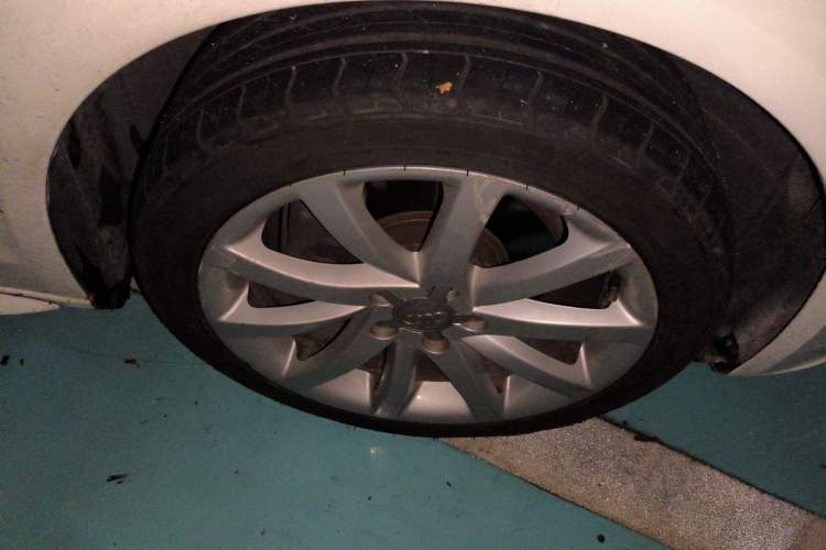 Used Audi A4L 2015 35 TFSI Automatic Standard Model Right Front Wheel Hub
