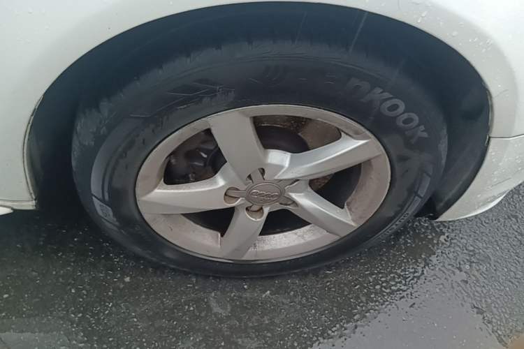 Used Audi A4L 2015 35 TFSI Automatic Standard Model Right Front Wheel Hub