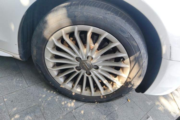 Used Audi A4L 2015 35 TFSI Automatic Comfort Model Right Front Wheel Hub