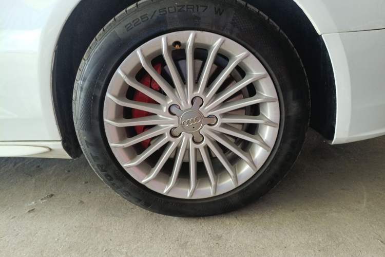 Used Audi A4L 2015 45 TFSI quattro Individual Sport Edition Right Front Wheel Hub