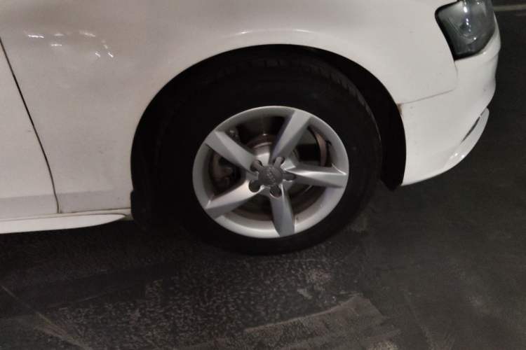 Used Audi A4L 2015 35 TFSI Automatic Standard Model Right Front Wheel Hub