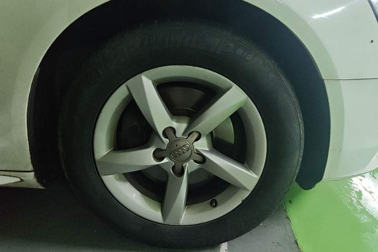 Used Audi A4L 2015 35 TFSI Automatic Standard Model Right Front Wheel Hub