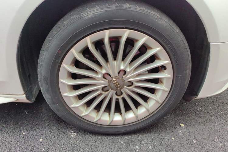 Used Audi A4L 2015 35 TFSI Automatic Comfort Model Right Front Wheel Hub
