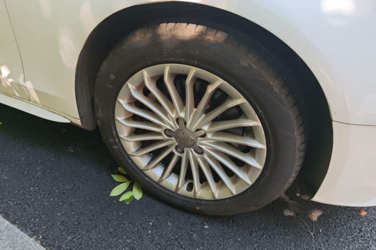Used Audi A4L 2015 35 TFSI Automatic Comfort Model Right Front Wheel Hub