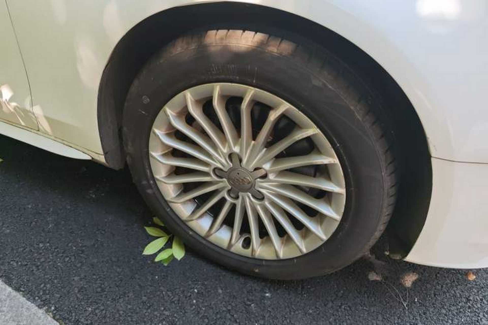Used Audi A4L 2015 35 TFSI Automatic Comfort Model Right Front Wheel Hub