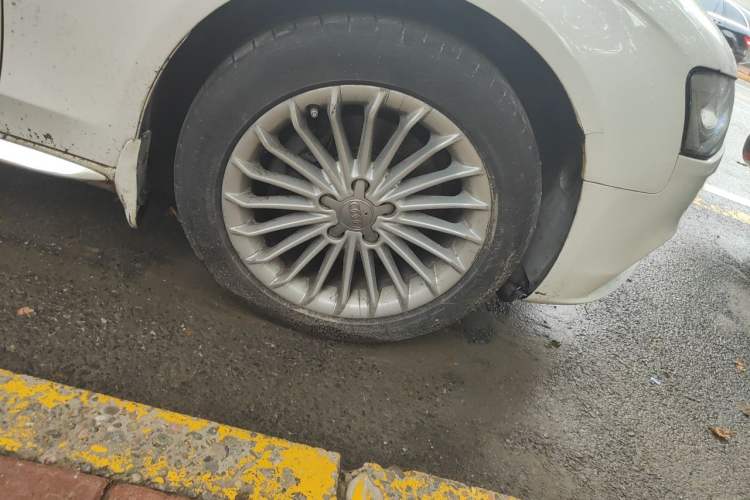 Used Audi A4L 2015 35 TFSI Automatic Comfort Model Right Front Wheel Hub